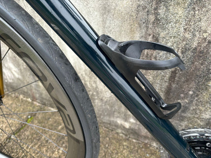 Porta ánfora/soporte universal para botellas con compartimento oculto para AirTag - Express Connect CR